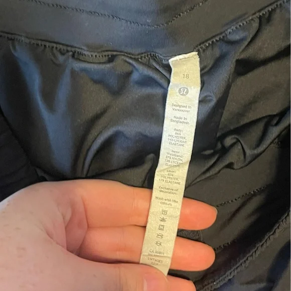 Lululemon athletica black shorts size 18 - Picture 2 of 3